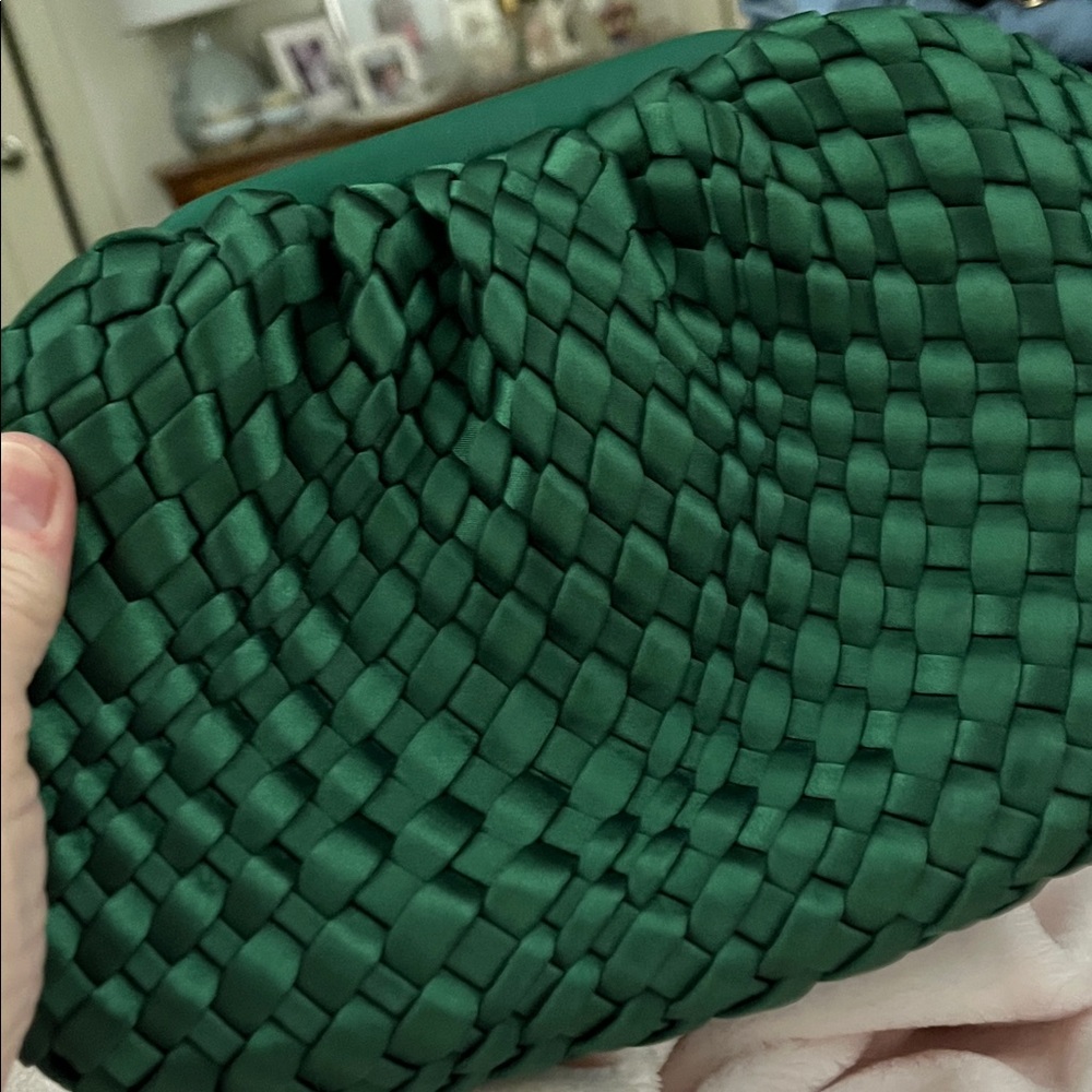 Shiraleah Forest Green Woven Clutch new w tags